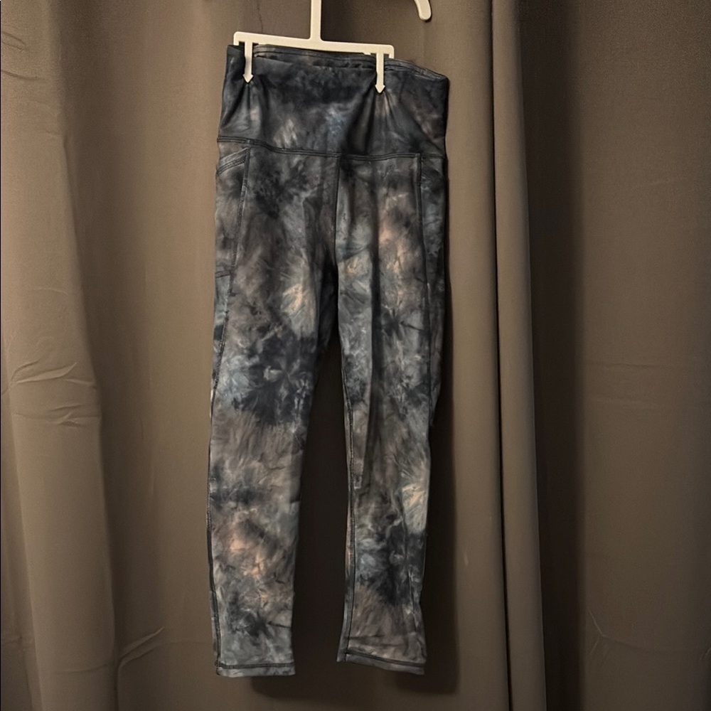 Gottex Blue and Gray Capris Artistic Design